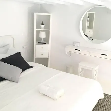 Antique Newly Refurbished Maisonette In The Heart Of Mykonos Town
